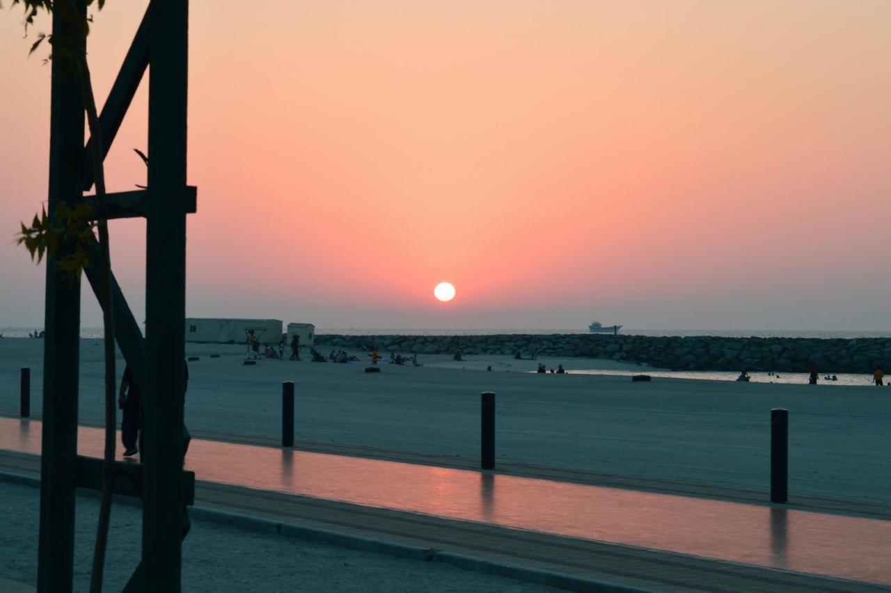 Al Corniche Hotel Sharjah Exteriör bild